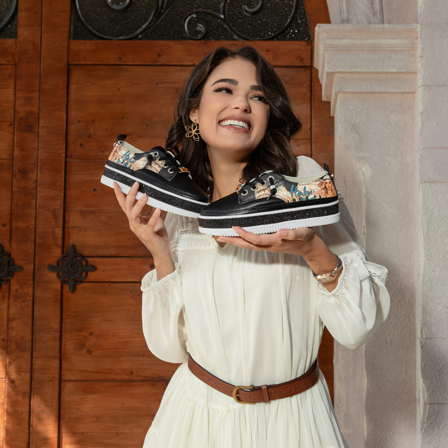 SNEAKER IN PELLE CON PLATEAU E STRASS (<tc>MARTHA TRAVELS ITALY</tc>)