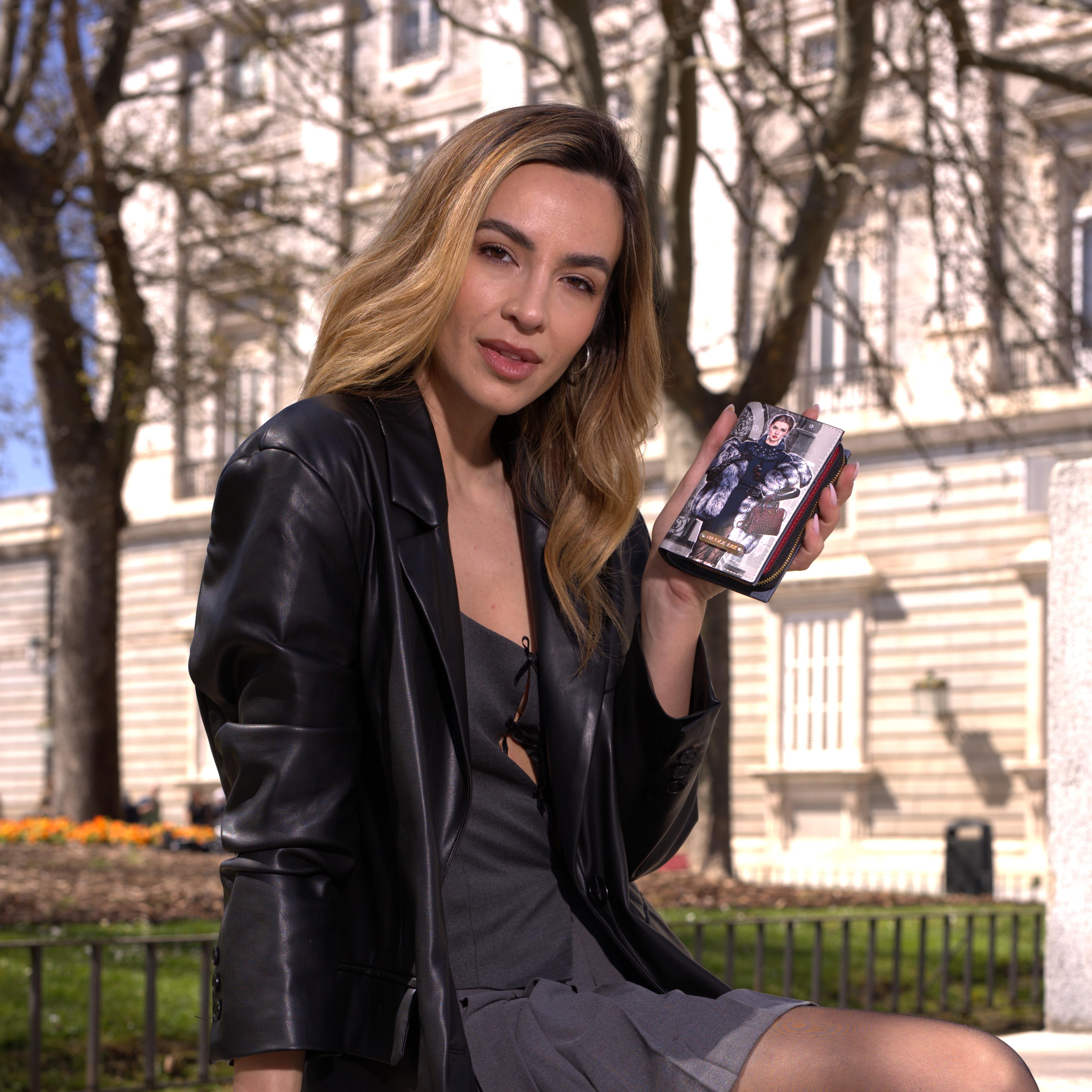 PORTEFEUILLE PLIABLE AVEC FERMETURE ÉCLAIR CENTRALE (<tc>MODA SNOWFLAKE</tc>)