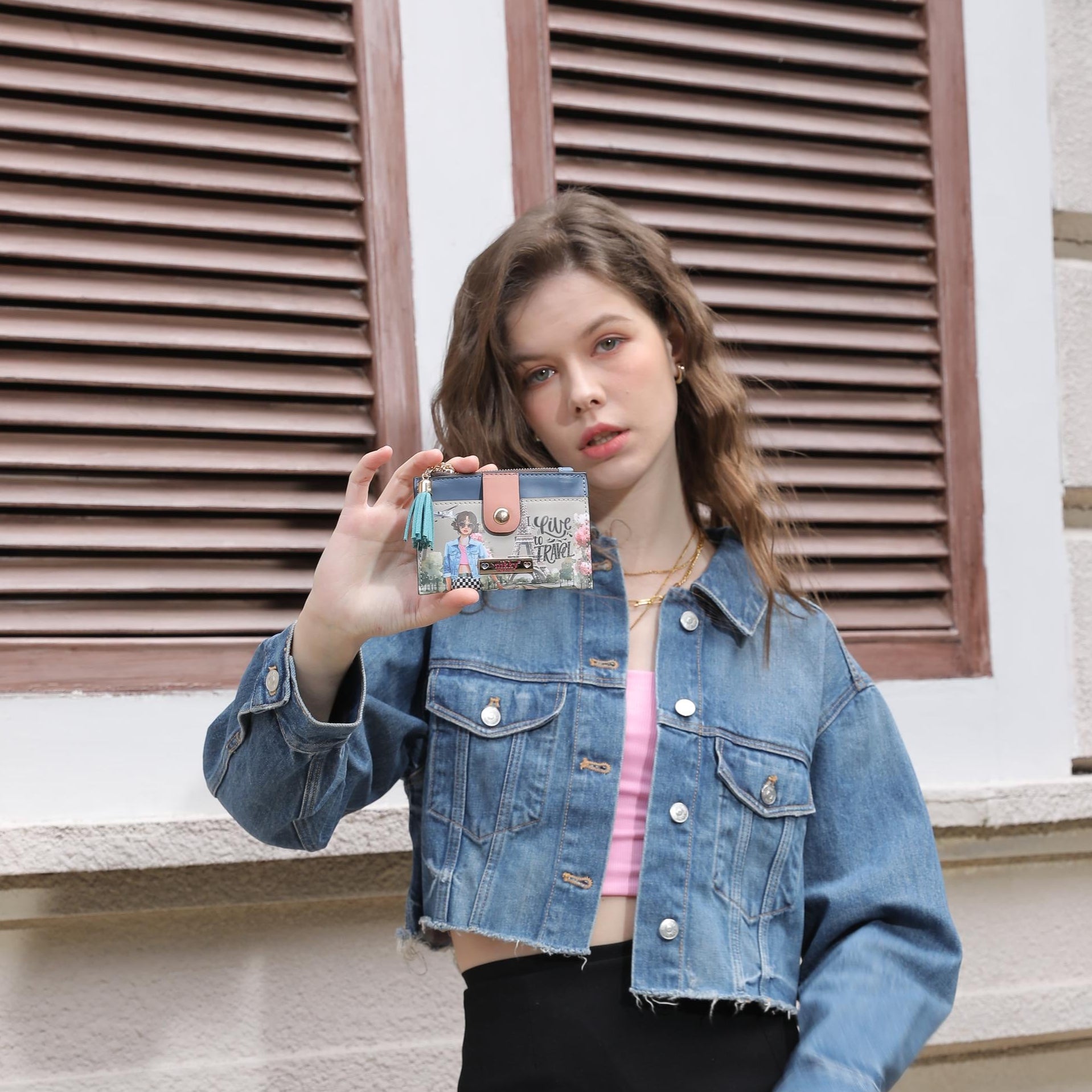 PORTE-CARTES AVEC FERMETURE ÉCLAIR (<tc>I LIVE TO TRAVEL</tc>)