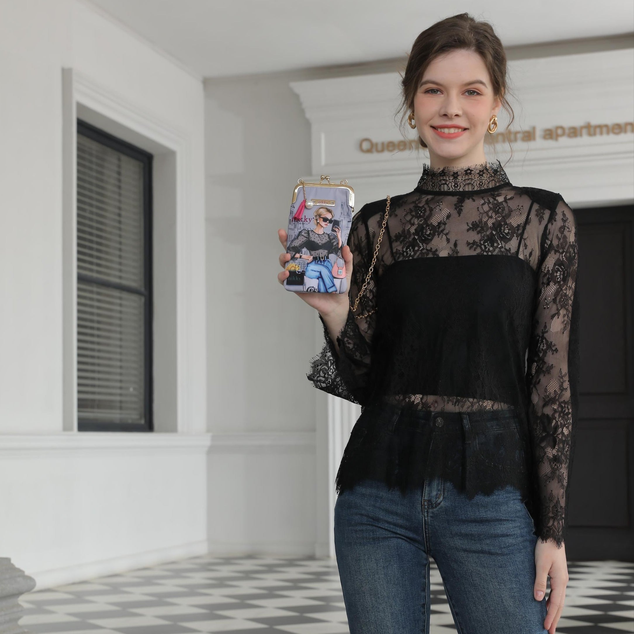 CAPA PARA TELEFONE E ÓCULOS DE SOL (<tc>I LIVE TO TRAVEL</tc>)