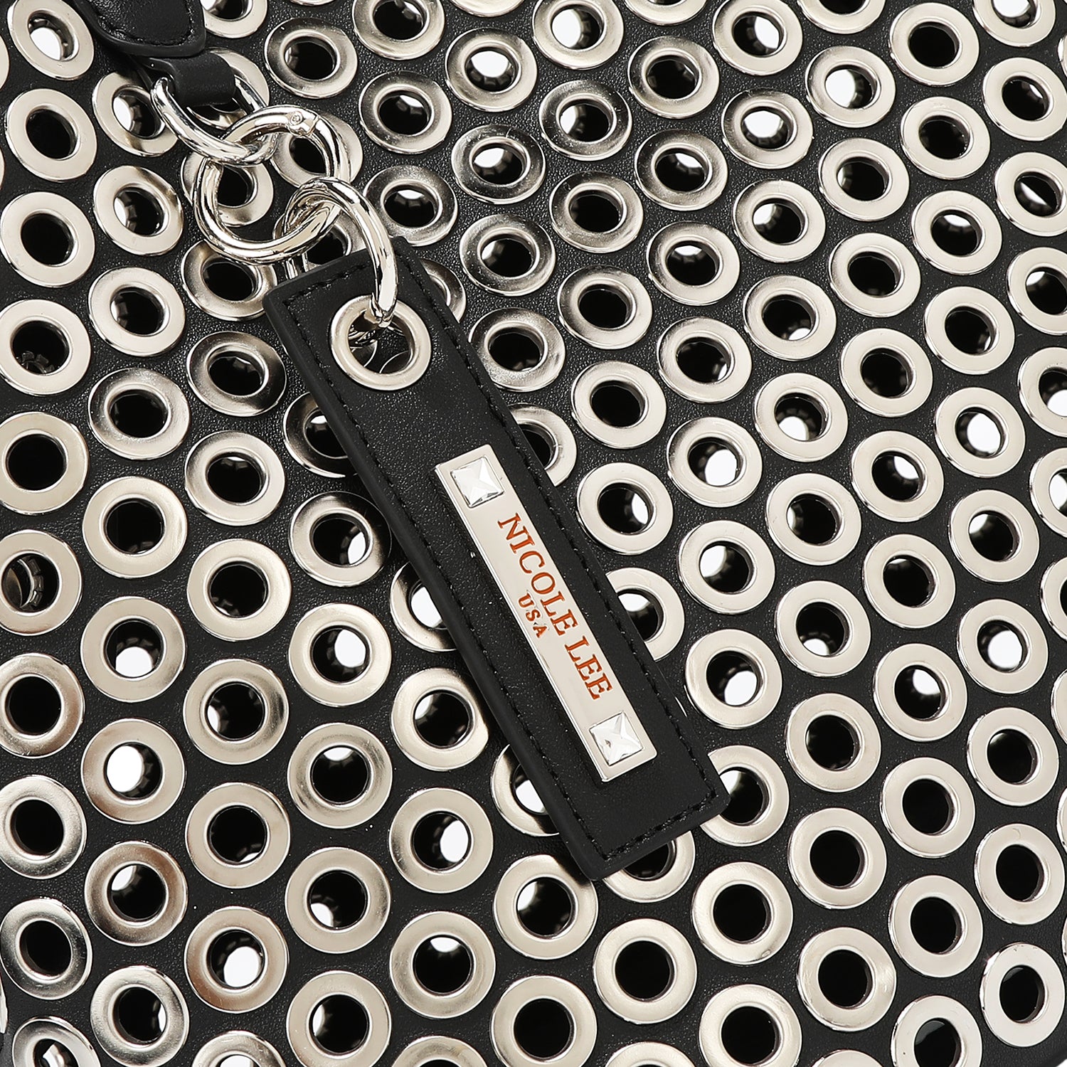 BOLSO SATCHEL CON BORDE DE OJALES (NEGRO)