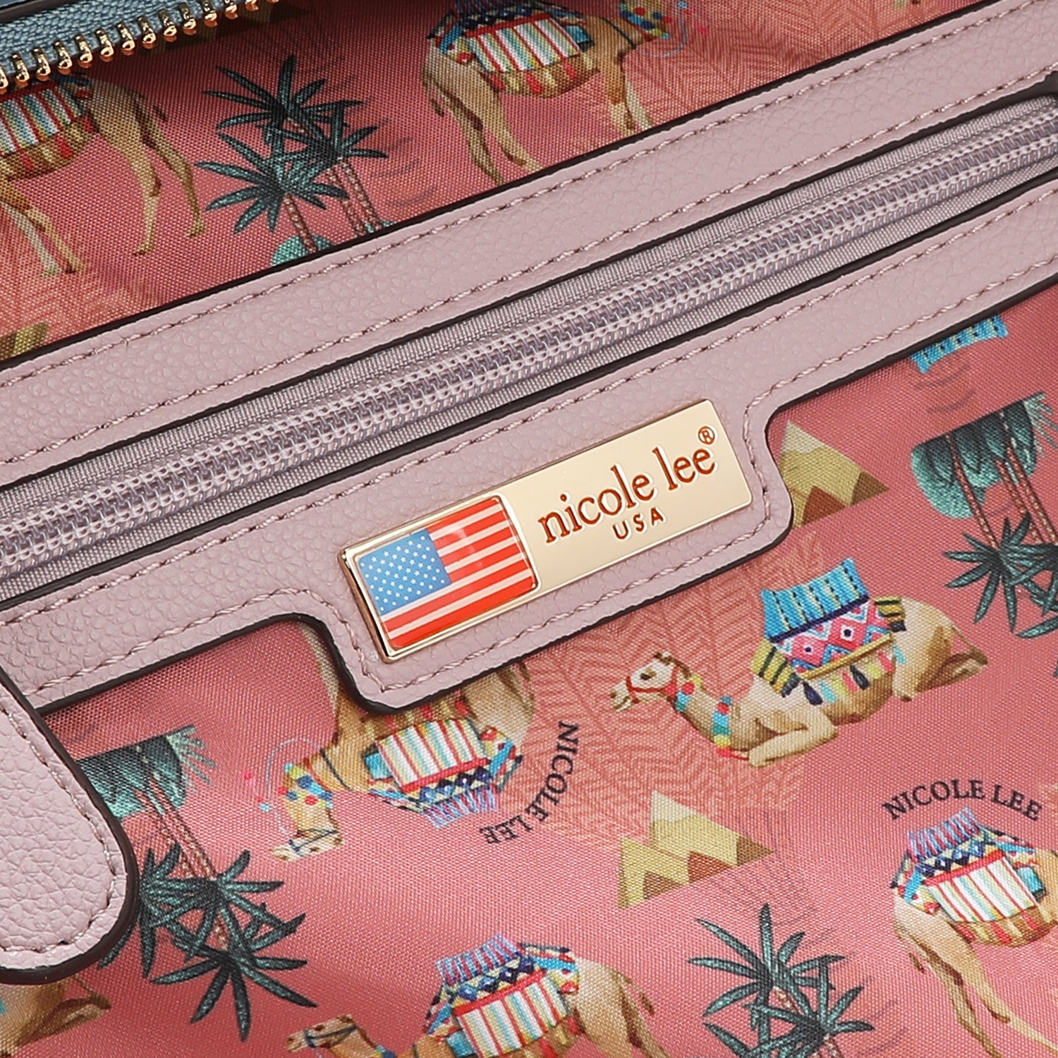 MOCHILA (<tc>QUEEN CLEOPATRA</tc>)