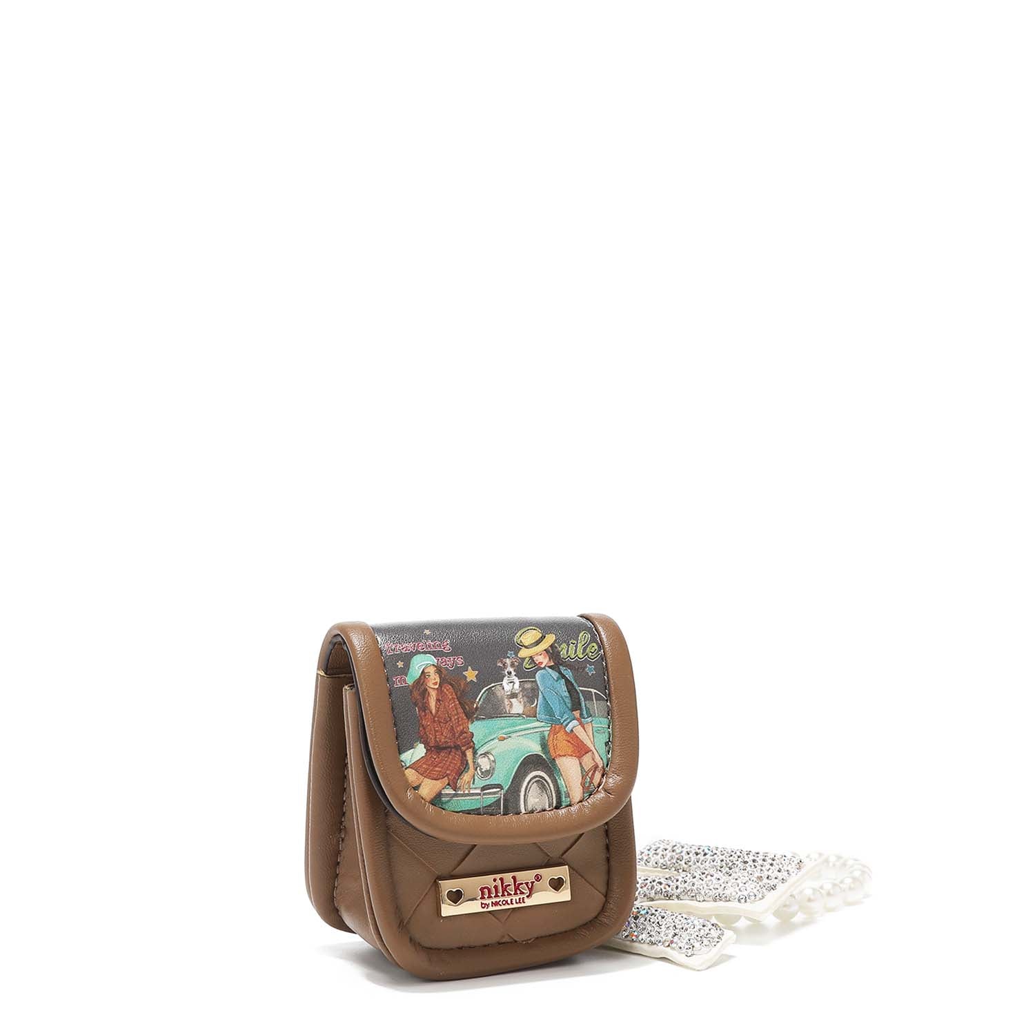 CHAVEIRO COM PORTA-APARELHOS AUDITIVOS E PULSEIRA DE PÉROLAS <tc>NIKKY</tc>