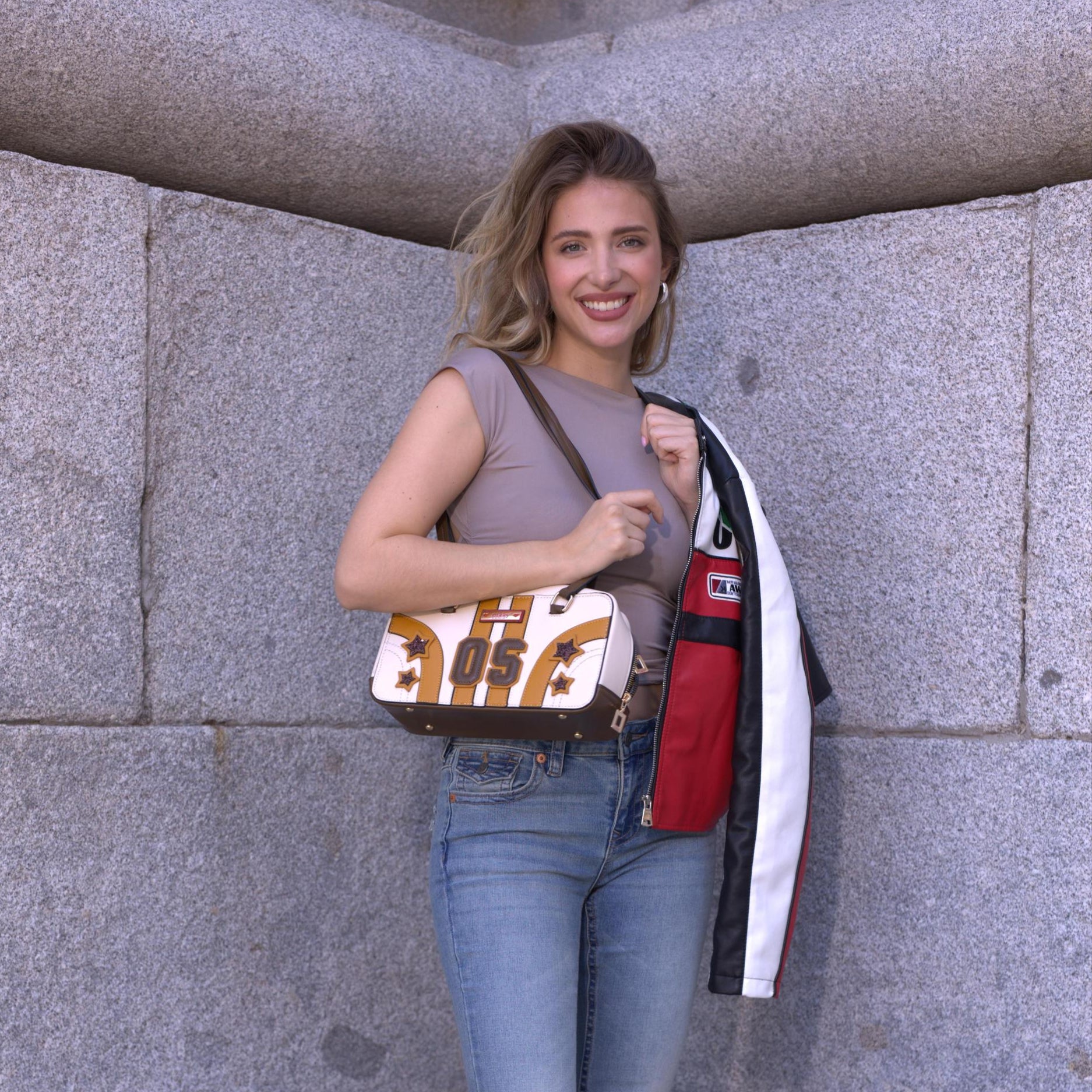 BOLSO DE HOMBRO VARSITY (BLANCO)