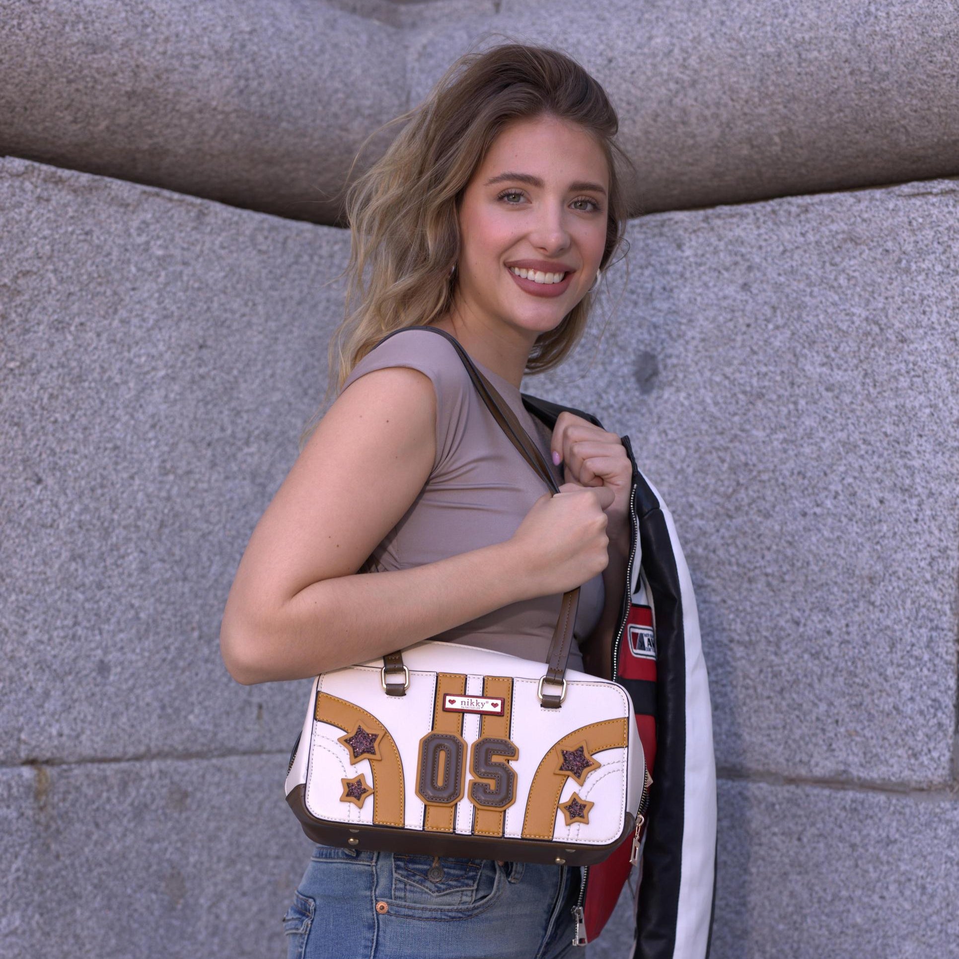 BOLSO DE HOMBRO VARSITY (BEIGE)