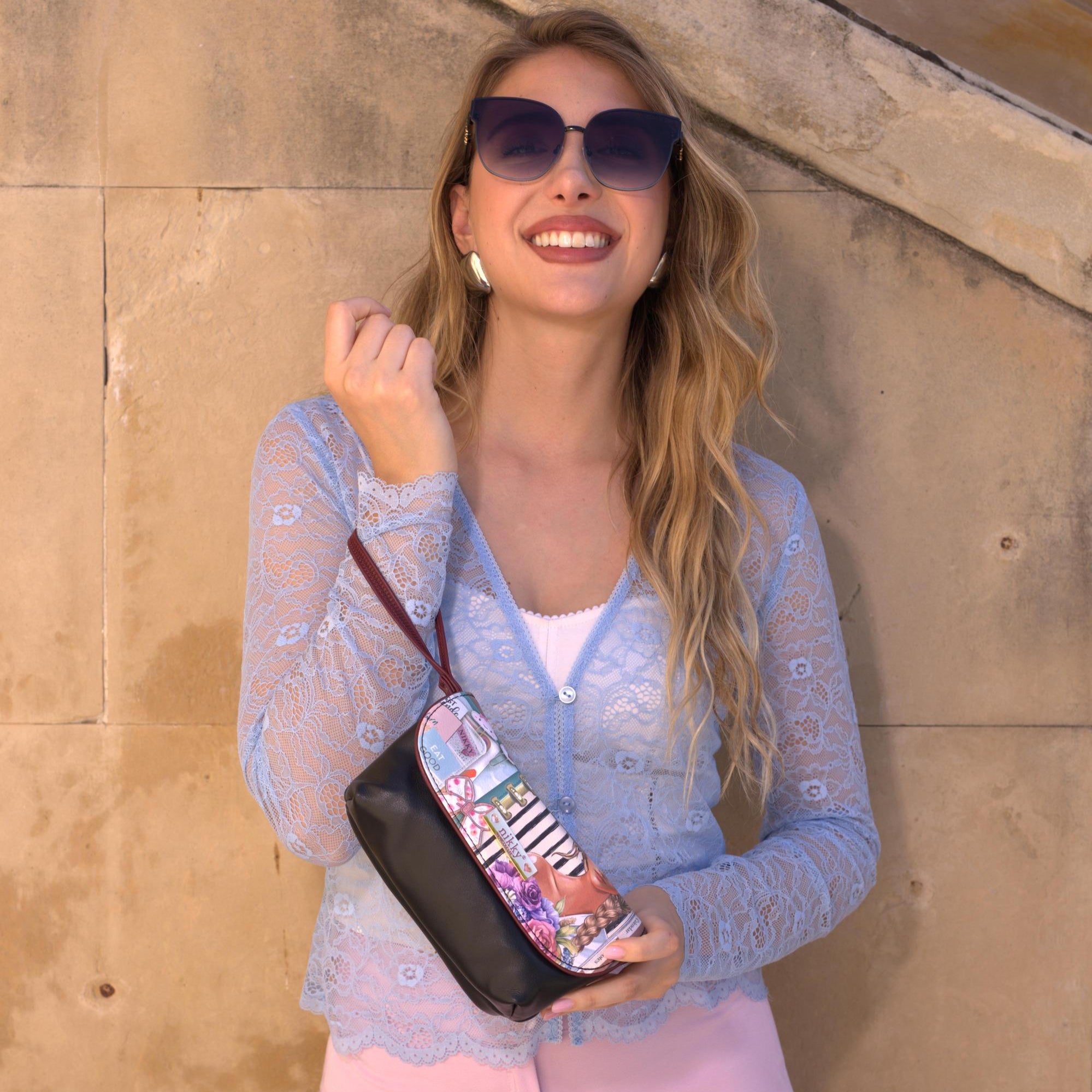 VALIGETTA COSMETICA (<tc>NOSTALGIA</tc>)