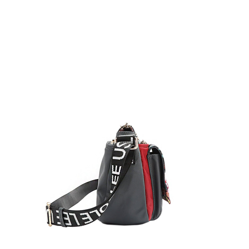 SHOULDER BAG WITH ZIPPER (<tc>AKIKO LA BELLEZA</tc> )