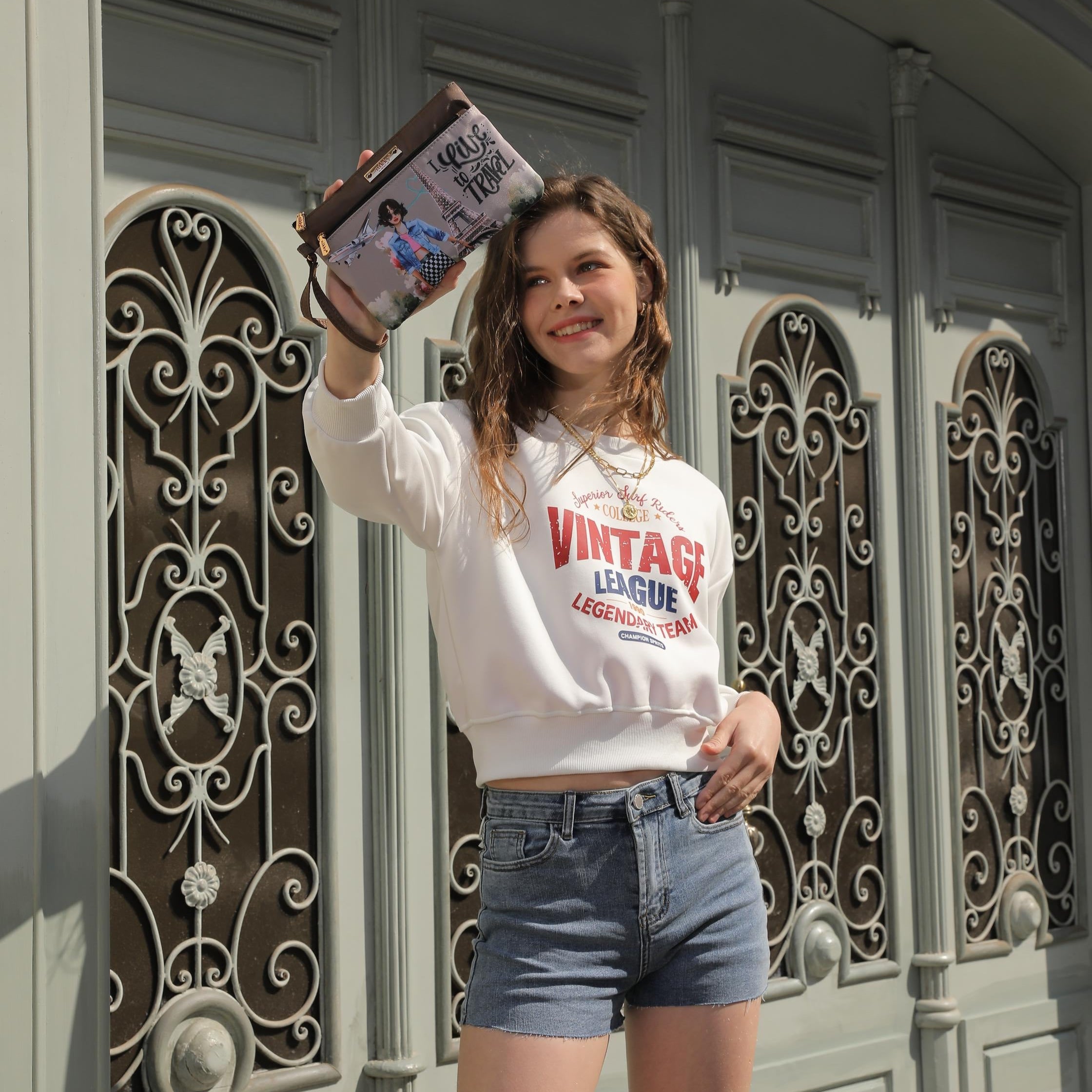TROUSSE DE TOILETTE AVEC FERMETURE ÉCLAIR (<tc>I LIVE TO TRAVEL</tc>)