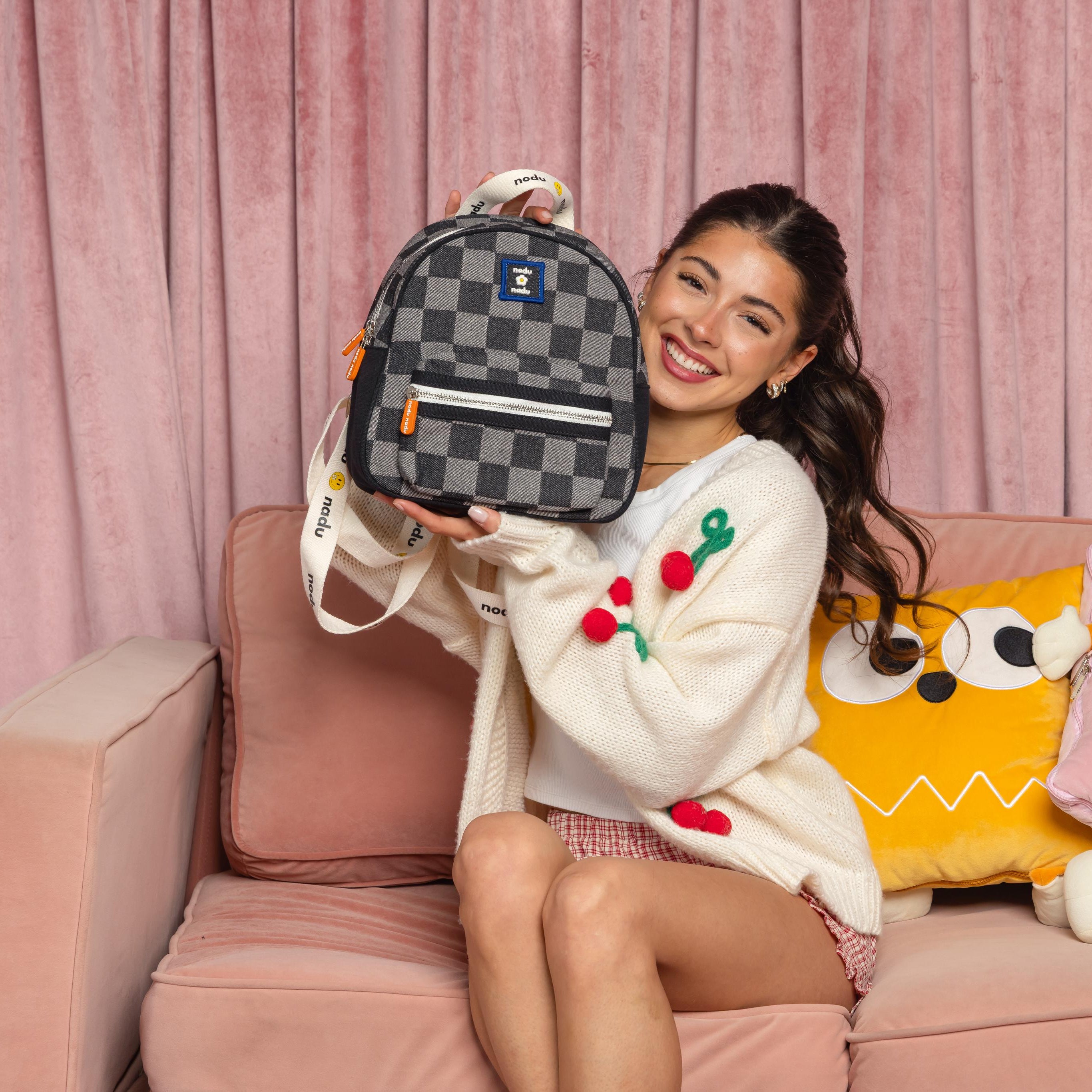 MOCHILA DE CUADROS CORDY (ROSA)