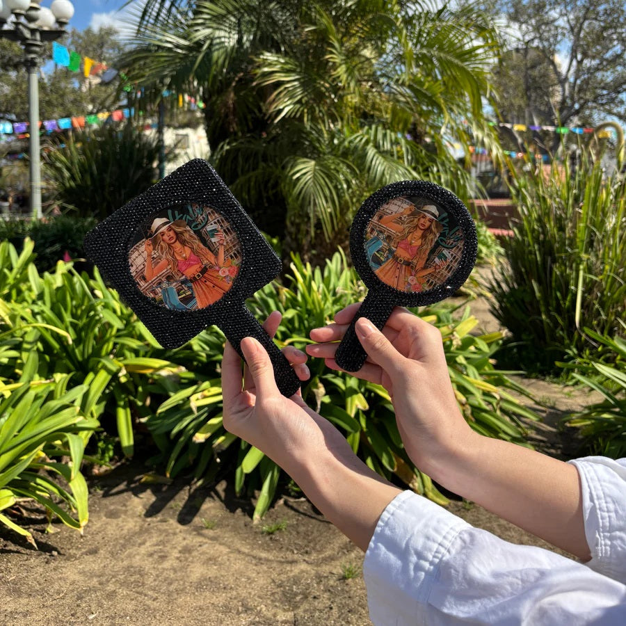 RUNDER HANDSPIEGEL (<tc>VIOLET BLOSSOM</tc>)