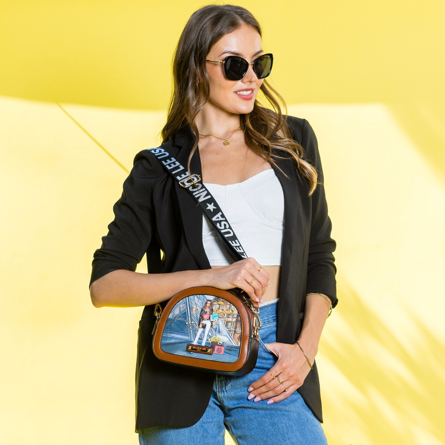 OVALE UMHÄNGETASCHE „TOUR DE PARIS“.